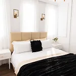 아파트 Luxury Rooftop In Astir 티라나