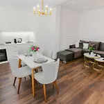 아파트 Luxury Rooftop In Astir 티라나